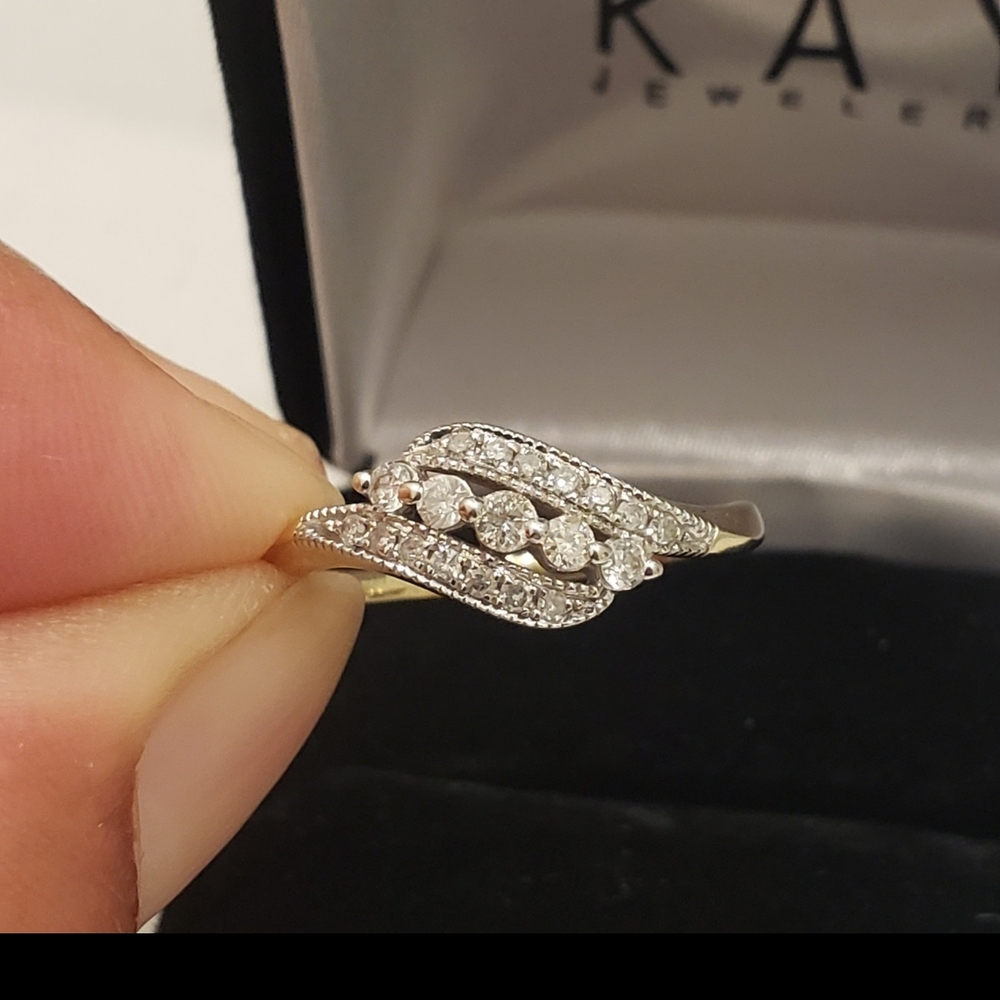Cute 10k gold 0.35Ct diamond ring
